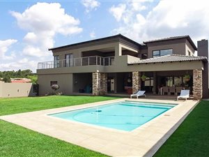 5 Bed House in Ebotse Estate