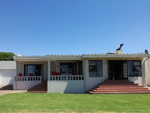 4 Bed House in Kleinbaai