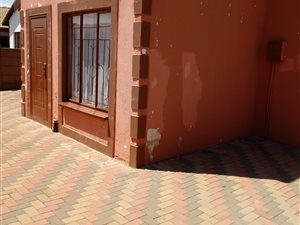 3 Bed House in Duduza