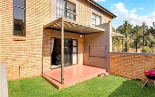 2 Bedroom Townhouse in Helderkruin