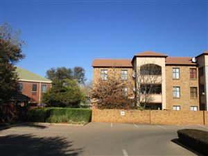 2 Bed Townhouse in Die Hoewes