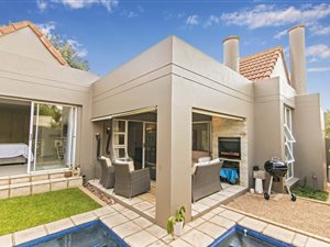 3 Bed House in Cedar Lakes