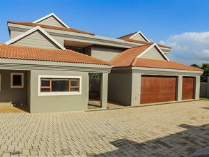 5 Bed House in Southbroom