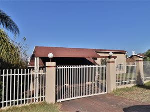 4 Bed House in Suiderberg