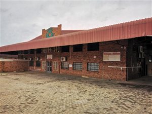 1730 m² Commercial space in Monavoni