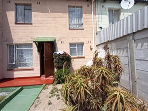 2 Bed House in Elsies River