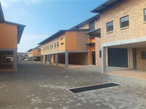 300 m² Industrial space in Willow Park Manor
