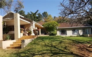 5 Bedroom House in Nooitgedacht