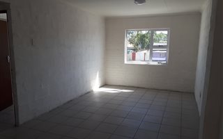 1 Bedroom Flat in Uitenhage Central