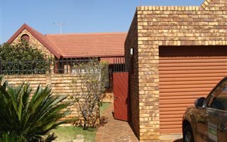 3 Bedroom Apartment in Doornpoort and surrounds