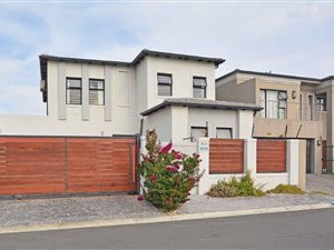 4 Bed House in Parklands North