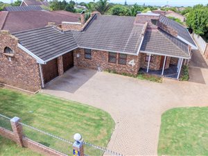 4 Bed House in Summerstrand