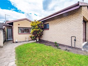 2 Bed Townhouse in Manors