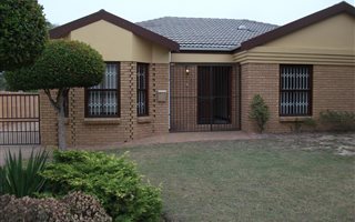 3 Bedroom House in Sonstraal East