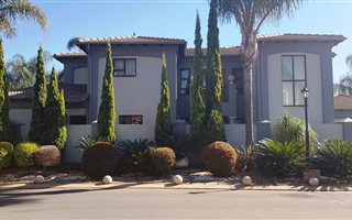 4 Bedroom House in Libradene