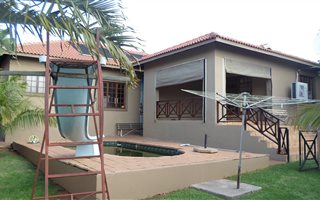 5 Bedroom House in Boschdal