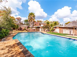4 Bed House in Kloofendal