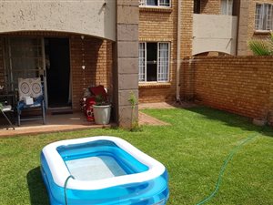 2 Bed Townhouse in Die Hoewes