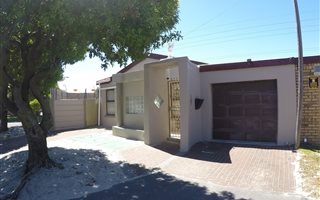 2 Bedroom House in Rondebosch East