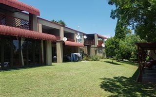 2 Bedroom Flat in Safari Gardens