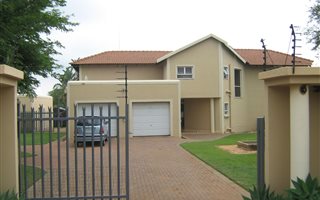 4 Bedroom Duplex in Heatherdale