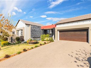 5 Bed House in Copperleaf