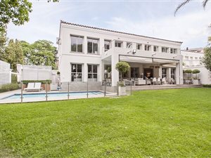 4 Bed Townhouse in Illovo