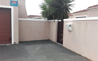 2 Bedroom House in Sunningdale