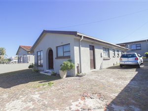 6 Bed House in Goodwood