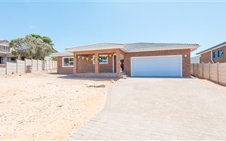 3 Bedroom House in Stilbaai
