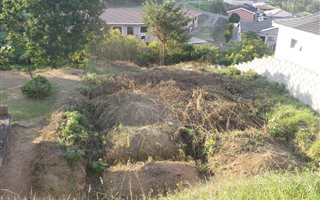 300 m² Land available in Lovu