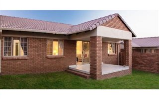 2 Bedroom House in Mooikloof Equestrian Estate