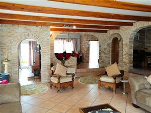 3 Bed House in Van Riebeeck Park