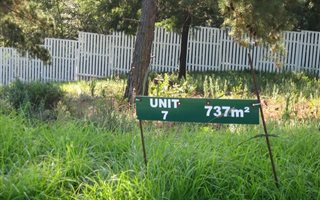 737 m² Land available in Kanonkop
