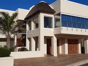 5 Bed House in Waterfront