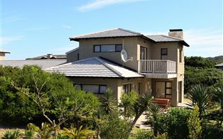 3 Bedroom House in Hartenbos Landgoed