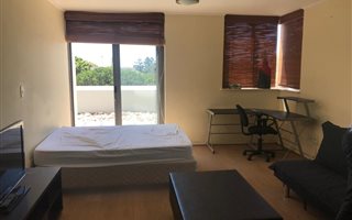 Bachelor apartment in Claremont