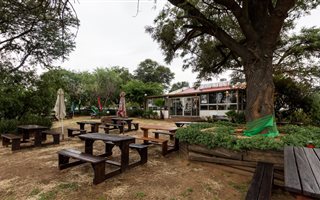 300 m² Commercial space in Kyalami AH