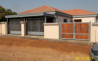 3 Bedroom House in Lethlabile