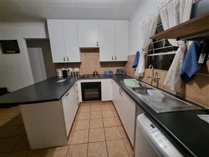 2 Bed Flat in Arundo Estate