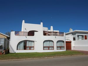 5 Bed House in Lamberts Bay