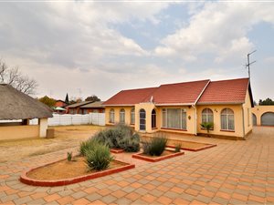 3 Bed House in Mayberry Park