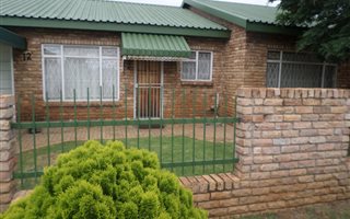 2 Bedroom Townhouse in Ventersdorp