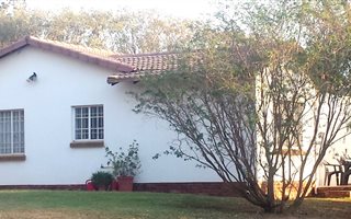 2 Bedroom Garden Cottage in Blue Hills