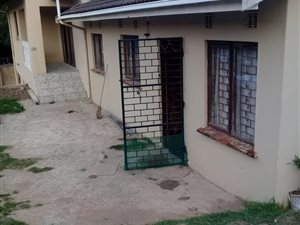 3 Bed House in Shallcross