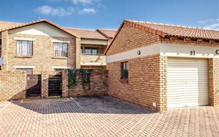 2 Bedroom House in Mooikloof Equestrian Estate