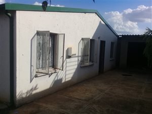 2 Bed House in Protea Glen