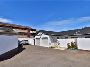 3 Bed Simplex in Montclair