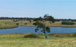 590 m² Land available in Clubville
