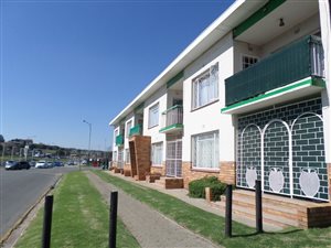 2 Bed Apartment in Krugersdorp Central